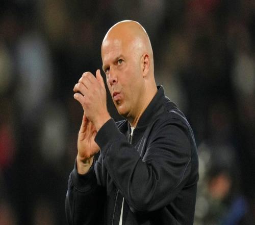 利物浦?jǐn)[大巴翻車(chē)：5后衛(wèi)死守仍丟2球