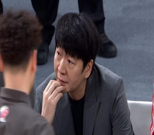 末節(jié)連續(xù)失誤，山東男籃不敵衛(wèi)冕冠軍，高詩(shī)巖22+5陶漢林拼到5犯