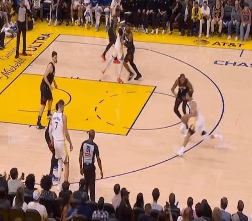 庫里把KD晃成"木頭人"，2秒完成讀心反殺