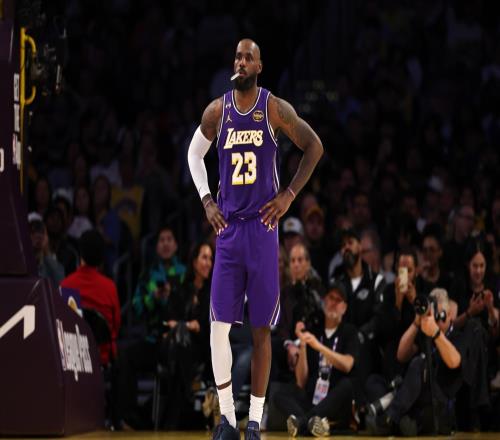 詹皇61%命中率掀桌：湖人藏了3場的殺招，勇士沒撐過半場