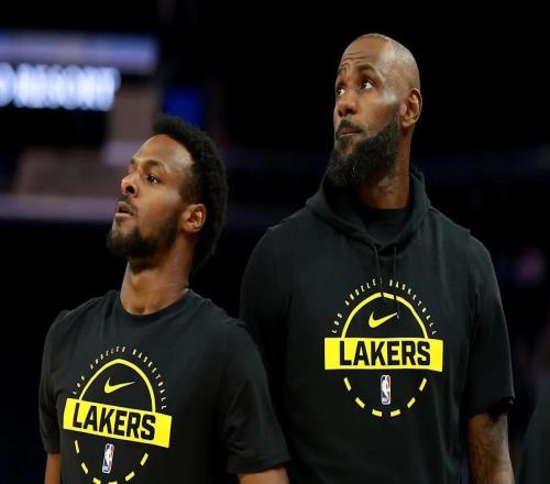 布朗尼搶斷喂球老詹，NBA頭回出現(xiàn)兒子助攻爹