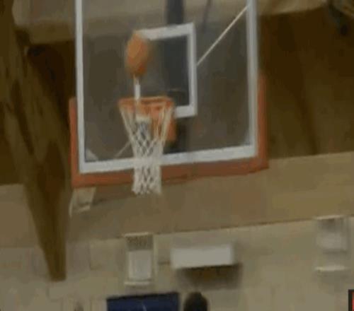 17歲賺了一百萬美元，25歲被CBA裁員