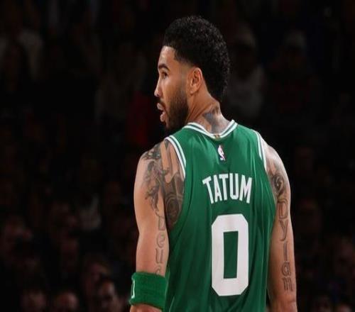 塔图姆：想赢球但更想靠自己的双脚走下球场