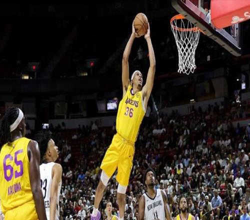 17歲賺了一百萬美元，25歲被CBA裁員