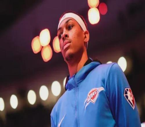 17歲賺了一百萬美元，25歲被CBA裁員