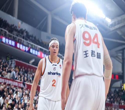 CBA積分榜最新排名出爐！上海18連勝一馬當(dāng)先，廣東北京針鋒相對(duì)