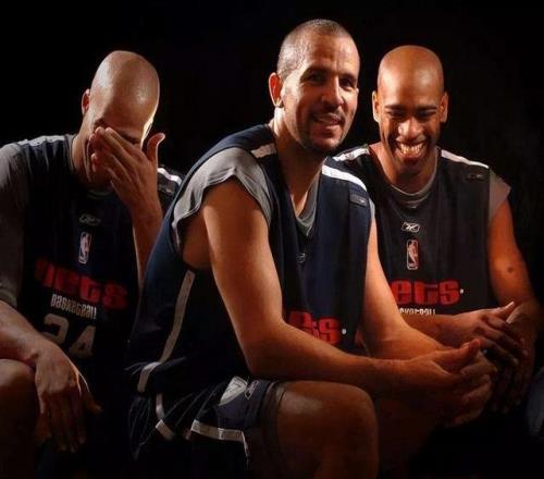 除了奧尼爾科比等人，NBA零零年代還有哪些球星簽下過(guò)億元合同