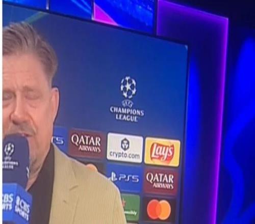 卡拉格吐槽利物浦后防太爛情緒過(guò)于激動(dòng)，亨利直接躲起來(lái)了