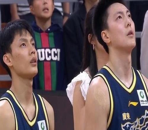 杜锋：徐杰和胡明轩身体都不好一直在坚持希望最后几场继续拼