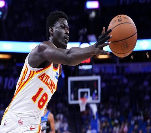 老鷹輸給騎士6分，但球隊替補中鋒的正負值竟然是全場最高的+25