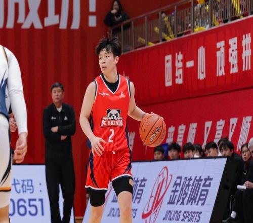 砍17分9助攻！中國(guó)女籃25歲后衛(wèi)復(fù)蘇再?zèng)_冠：宮魯鳴召回她