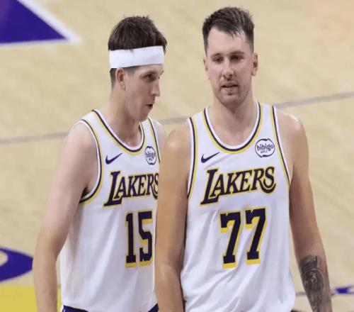 三巨頭全廢！湖人被雷霆四殺狂輸117分，艾頓遭主帥公開羞辱