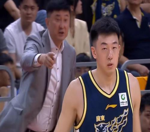 廣東男籃33分大勝！奎因29+7+7杜潤旺20分，王洪澤陳家政表現(xiàn)出色