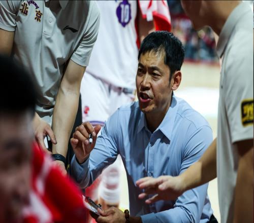 值嗎張慶鵬為一個數(shù)據(jù)刷子冷藏張帆！京城德比逆風局存在感為0