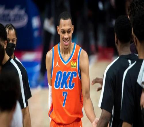 17歲賺了一百萬美元，25歲被CBA裁員