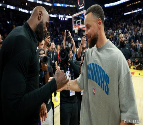詹姆斯動情坦言：本賽季竟從未和庫里交手，未來不知還有多少機(jī)會