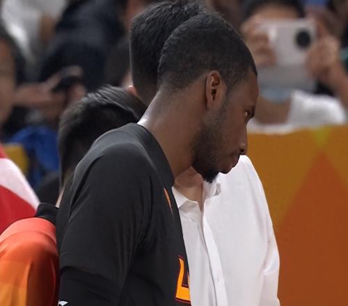 判罰爭(zhēng)議無(wú)礙11連勝！CBA黑馬創(chuàng)造歷史奪冠大熱門(mén)不止上海和廣廈