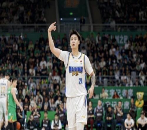 媒體人：趙睿目前處于治療恢復(fù)期，4月17日戰(zhàn)山東會(huì)再進(jìn)行評(píng)估