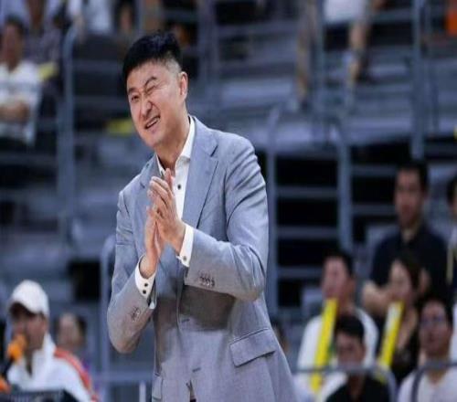 浙江廣廈拒絕輸球！全力擊敗廣東宏遠(yuǎn)，布朗對(duì)位胡明軒，央視直播