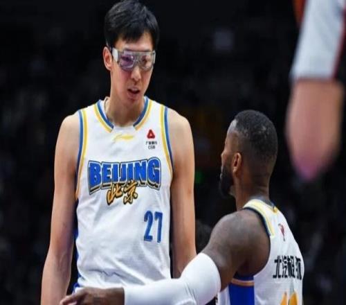 北京首钢拒绝输球！全力击败上海队，麦基对位怀特塞德，央视直播