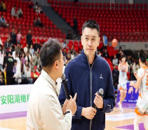 杨鸣现身十堰：他们距离CBA仅一步之遥！