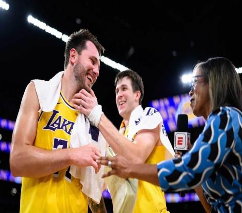 備戰(zhàn)季后賽，湖人隊裁掉年輕后衛(wèi)，為季后賽前的潛在簽約做準(zhǔn)備