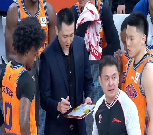 CBA變天！廣東北京大勝，遼寧輸?shù)絷P(guān)鍵戰(zhàn)，上?；炬i定第一