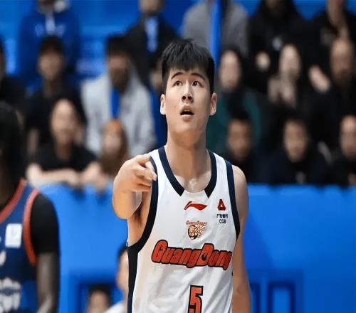 杜鋒看明白了嗎陳家政穩(wěn)輸出，王洪澤完美策應，黃明依周鵬雛形