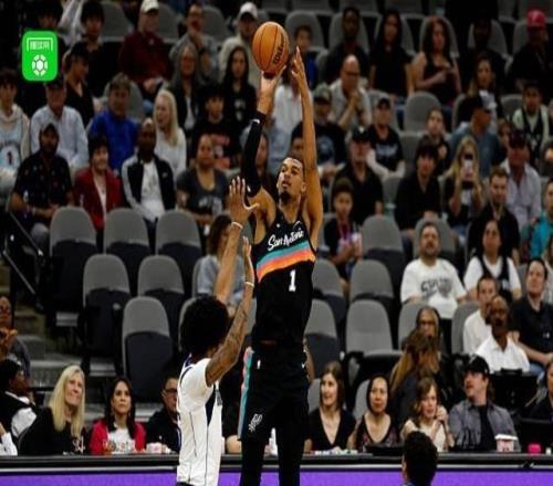 马刺139120轻取独行侠，文班复出轰40+13+5，弗拉格空砍33分