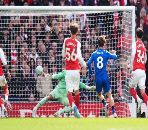 曼城11天后登頂阿森納主場翻車，9分優(yōu)勢懸了