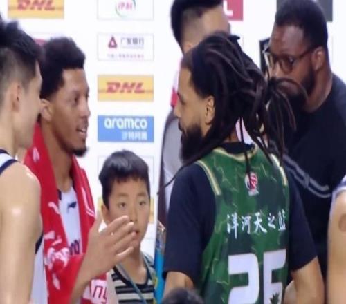 說唱歌手科爾CBA首秀5中0引熱議！媒體人：這也是他的人生時刻