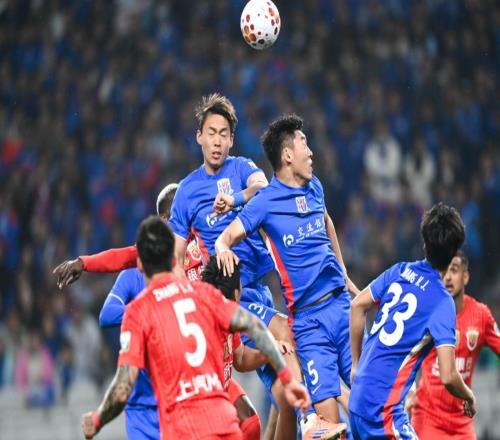 10險(xiǎn)勝！6萬球迷現(xiàn)場見證，上海申花擊敗上海海港，5輪不敗