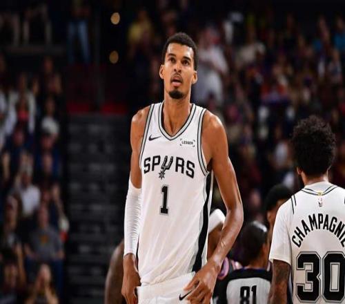 季后賽大考！帕金斯：沒(méi)人能防住文班