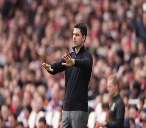 記者：阿森納球迷抱怨球隊無法快速推進，塔帥示意他們冷靜