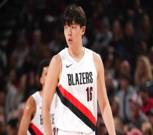 開拓者大勝快船，楊瀚森打出五零之光表現(xiàn)，小卡很絕望