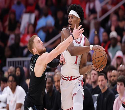 個人狀態(tài)確實(shí)相當(dāng)不錯，但火箭后場新星的出場時間卻達(dá)到了41分鐘