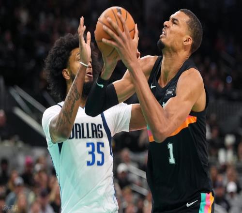 詹姆斯28+6+12+4無緣今日最佳球員！因為文班亞馬40+13+5+3創(chuàng)紀錄