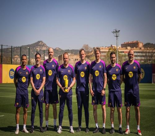 和教練團隊分享榮譽，弗里克領取西甲3月最佳主帥獎