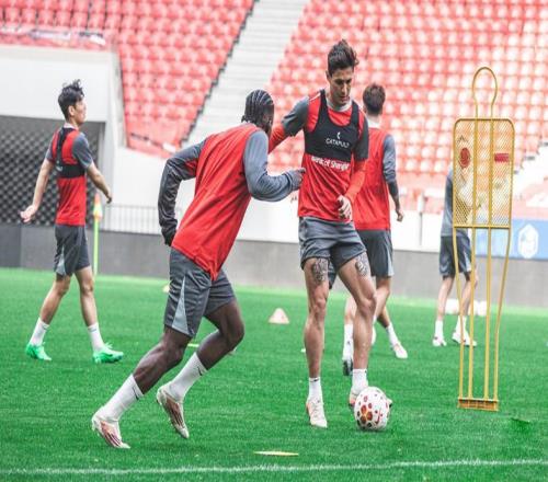 上海德比還沒開打，兩位主帥就隔空大戰(zhàn)！特謝拉的情緒誰說了算