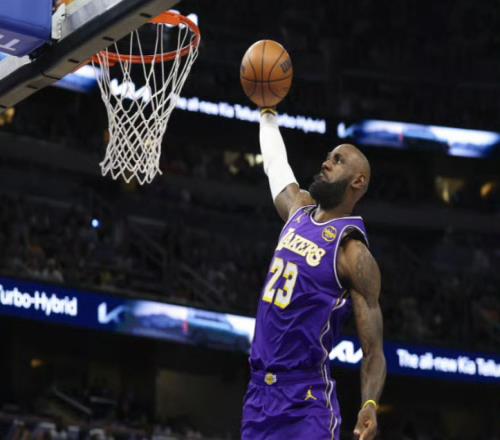 四旬老漢依舊生猛！詹姆斯本賽季97次扣籃，創(chuàng)八個(gè)賽季以來(lái)新高！