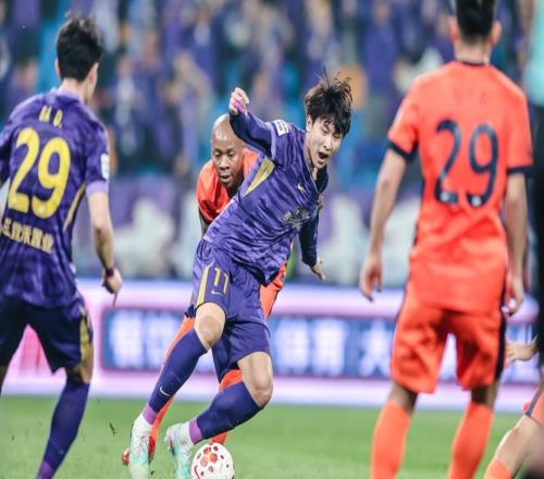 压哨送乌龙被绝平！十人津门虎11海牛5轮不胜仍垫底黄嘉辉染红