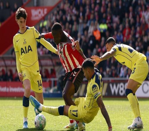 01告负，热刺时隔16年再度在英超输给桑德兰