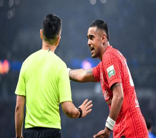 上港提前宣布退出爭(zhēng)冠行列5輪積分距離榜首差10分，又逢傷病潮