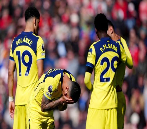 德澤爾比首秀翻車：熱刺14輪不勝，2分之差陷降級區(qū)