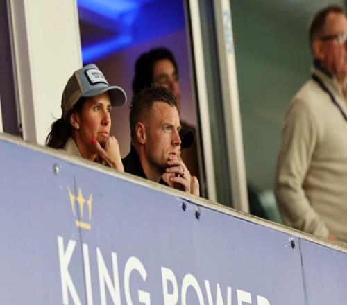 瓦爾迪夫婦觀戰(zhàn)萊斯特城，后者01不敵斯旺西排名英冠第23位