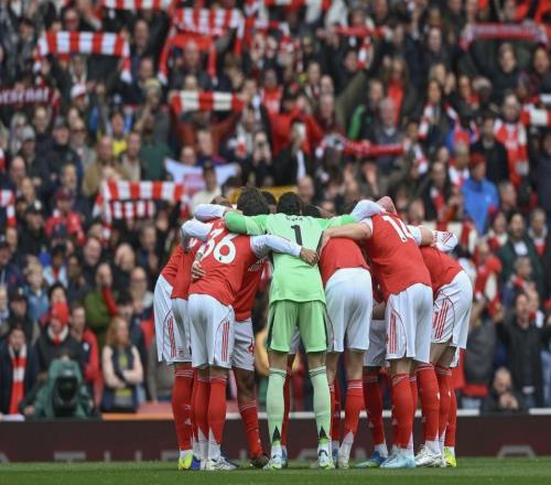 笑死個(gè)人！指望藍(lán)軍送大禮，自己卻先翻了船，槍手的英超冠軍懸了