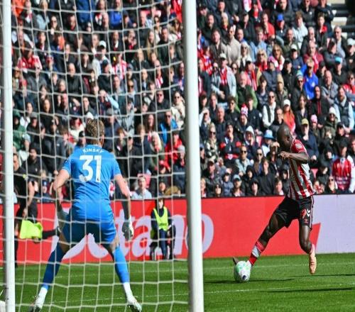 嘲諷熱刺，桑德蘭球迷高唱：要降級(jí)啦，你們要降級(jí)啦