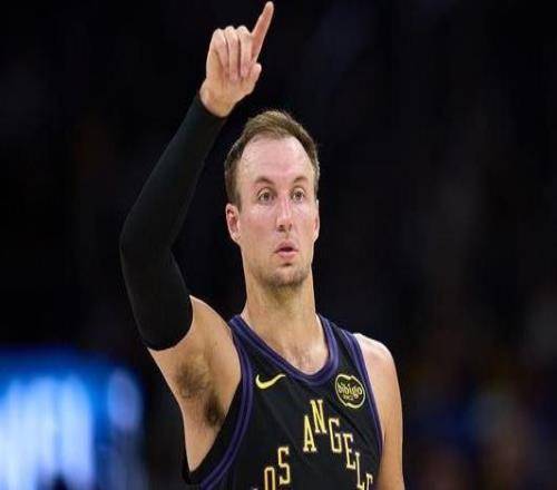 詹姆斯：我与肯纳德都用脑子打球我们默契得像是已经共事多年