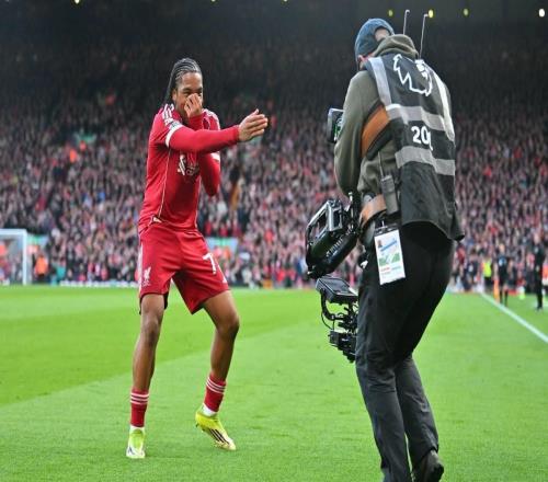 17岁225天，恩古莫哈成利物浦队史在安菲尔德最年轻英超进球者