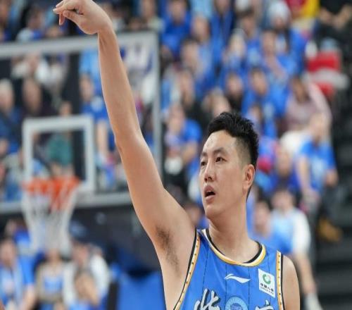 超越易建聯(lián)！北京隊(duì)長(zhǎng)翟曉川迎626場(chǎng)里程碑升CBA歷史第11